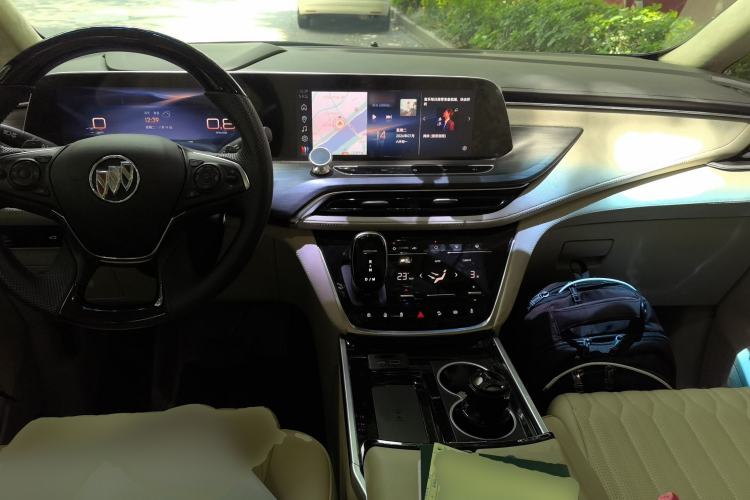 Used Buick GL8 2023 ES Lu Zun Comfort Model Center Console
