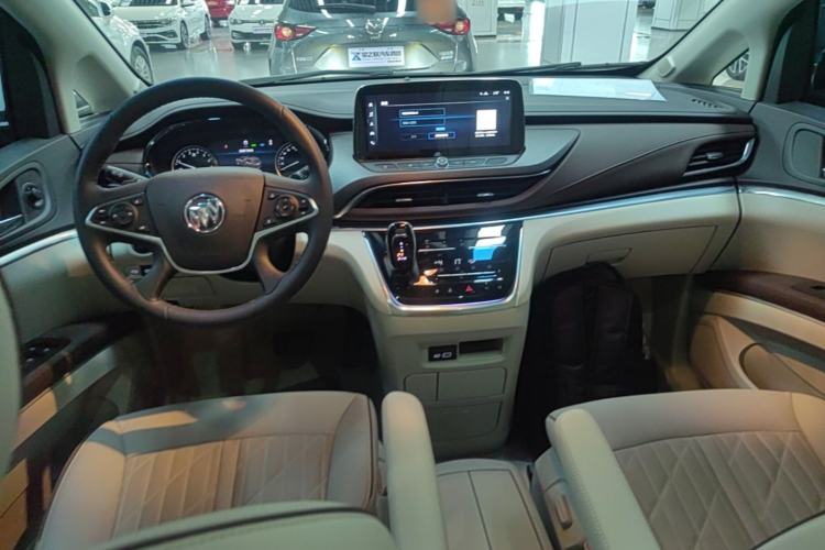 Used Buick GL8 2023 Land Executive Class Deluxe Model Center Console