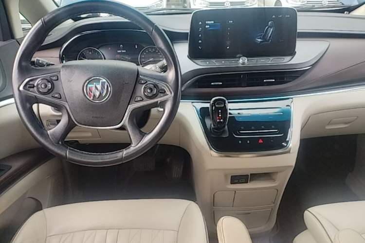 Used Buick GL8 2023 Land Executive Class 652T Luxury Model Center Console