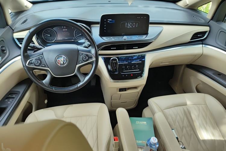 Used Buick GL8 2023 Land Executive Class 652T Smart Luxury Model Center Console