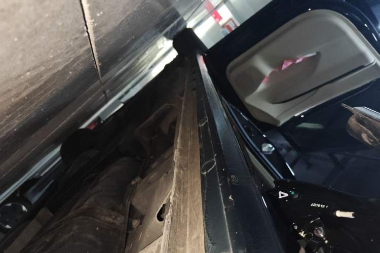 Used Buick GL8 2023 ES Lu Zun Deluxe Model Chassis Rear Left