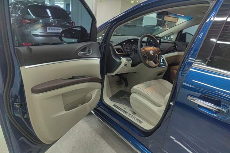 Used Buick GL8 2023 Land Executive Class Deluxe Model Driver Seat