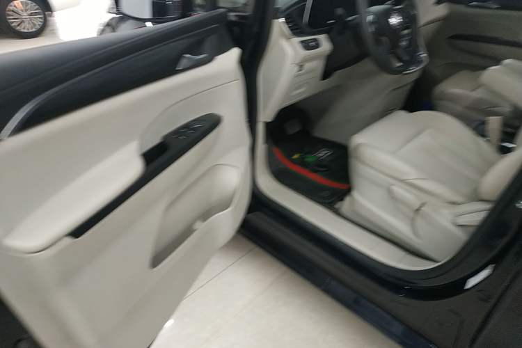 Used Buick GL8 2023 ES Lu Zun Comfort Model Driver Seat