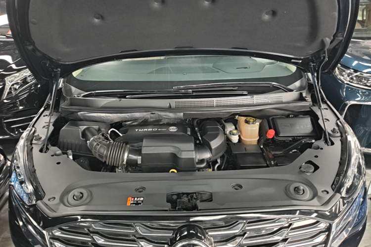 Used Buick GL8 2023 ES Lu Zun Deluxe Model Engine Bay