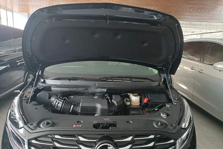 Used Buick GL8 2023 ES Lu Zun Smart Flagship Model Engine Bay
