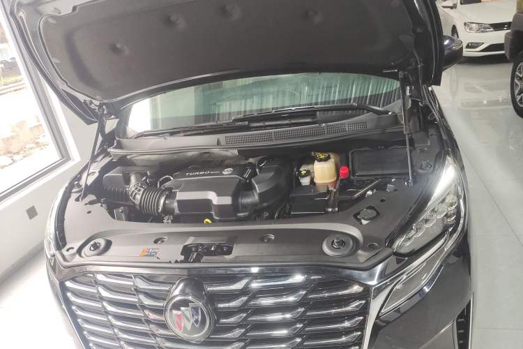 Used Buick GL8 2023 ES Lu Zun Flagship Model Engine Bay