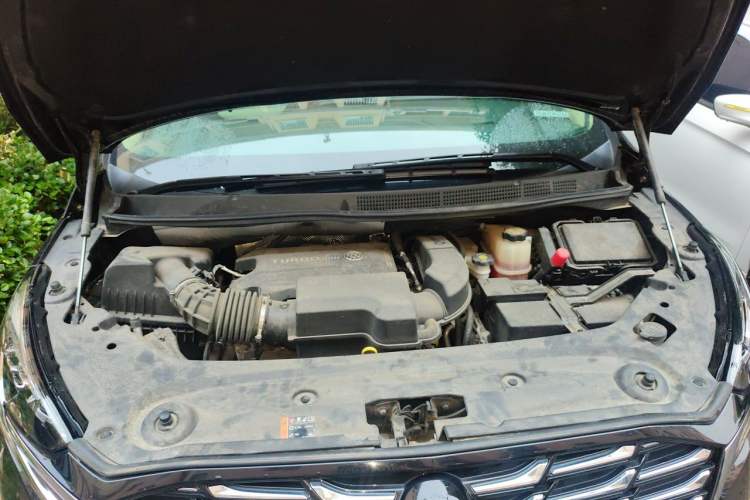 Used Buick GL8 2023 ES Lu Zun Deluxe Model Engine Bay