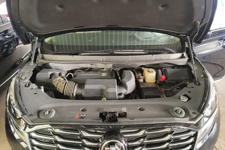Used Buick GL8 2023 ES Lu Zun Deluxe Model Engine Bay