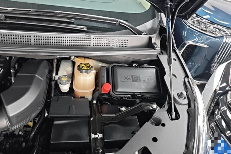 Used Buick GL8 2023 ES Lu Zun Deluxe Model Engine Bay Left