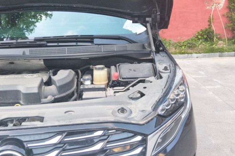 Used Buick GL8 2023 ES Lu Zun Luxury Model Engine Bay Left