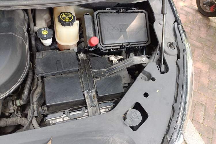 Used Buick GL8 2023 ES Lu Zun Comfort Model Engine Bay Left