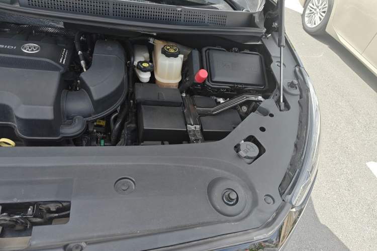 Used Buick GL8 2023 ES Lu Zun Comfort Model Engine Bay Left