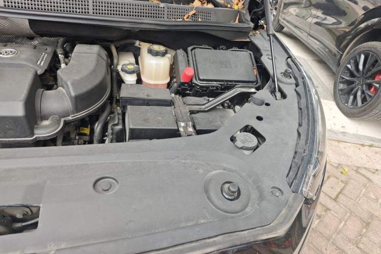Used Buick GL8 2023 ES Lu Zun Comfort Model Engine Bay Left