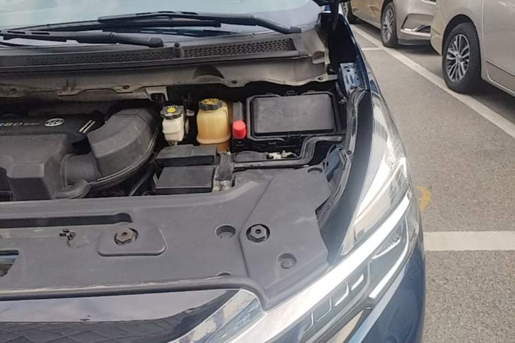 Used Buick GL8 2023 Land Executive Class 652T Luxury Model Engine Bay Left