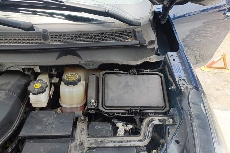 Used Buick GL8 2023 Land Business Class Smart Deluxe Model Engine Bay Left