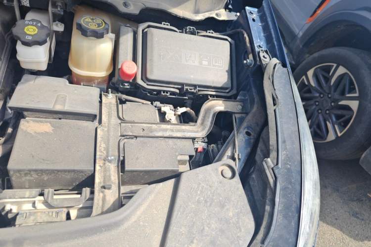 Used Buick GL8 2023 Land Executive Class Deluxe Model Engine Bay Left