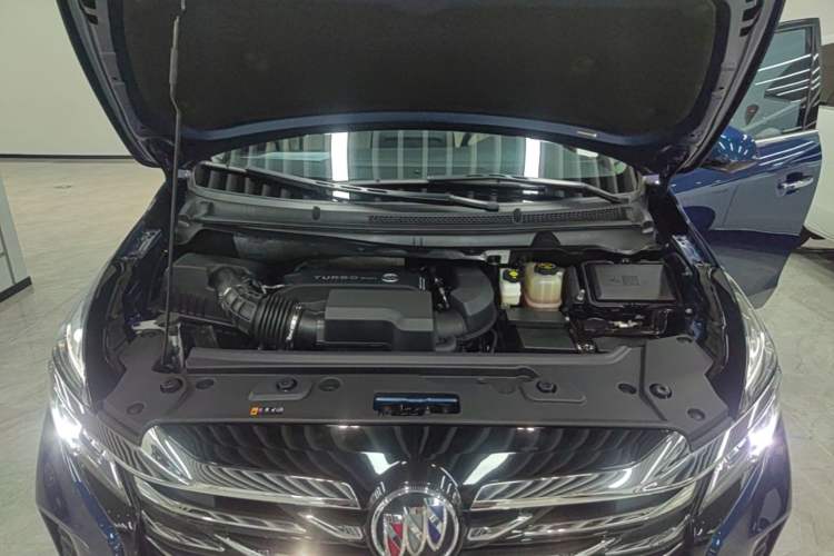 Used Buick GL8 2023 Land Executive Class Deluxe Model Engine Bay