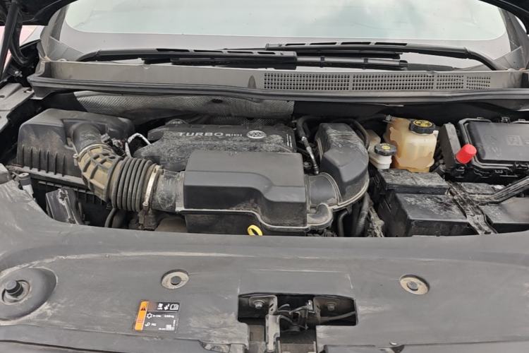 Used Buick GL8 2023 ES Lu Zun Deluxe Model Engine Bay