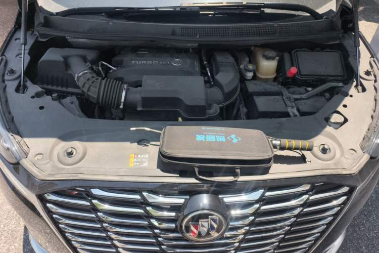 Used Buick GL8 2023 ES Lu Zun Deluxe Model Engine Bay