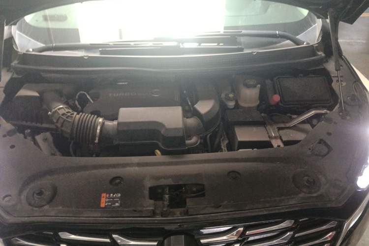 Used Buick GL8 2023 ES Lu Zun Deluxe Model Engine Bay