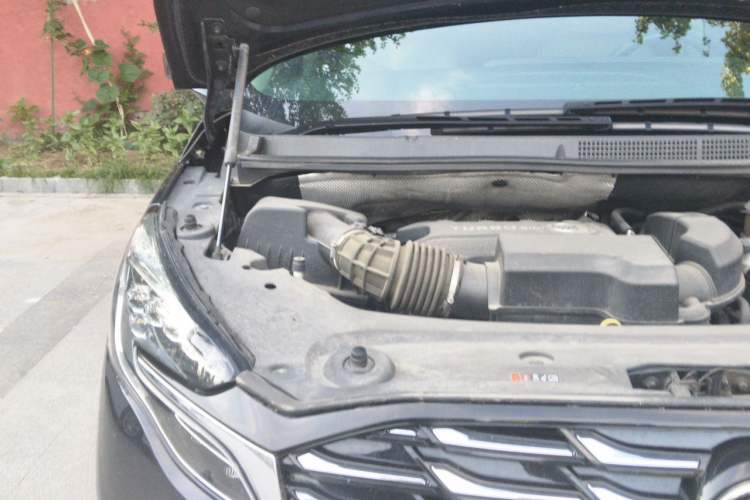Used Buick GL8 2023 ES Lu Zun Luxury Model Engine Bay Right
