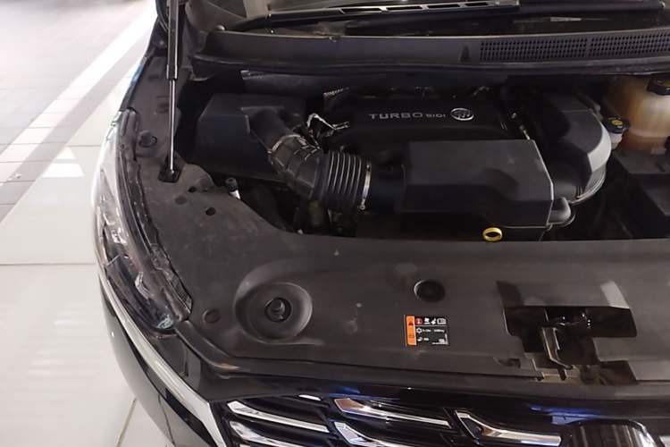 Used Buick GL8 2023 ES Lu Zun Luxury Model Engine Bay Right