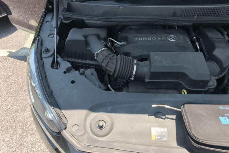 Used Buick GL8 2023 ES Lu Zun Deluxe Model Engine Bay Right