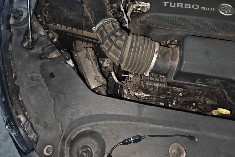 Used Buick GL8 2023 ES Lu Zun Deluxe Model Engine Bay Right