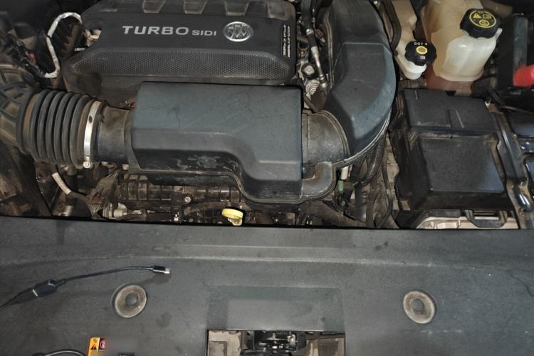Used Buick GL8 2023 ES Lu Zun Deluxe Model Engine Bay