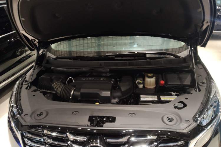 Used Buick GL8 2023 ES Lu Zun Comfort Model Engine Bay
