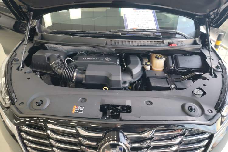 Used Buick GL8 2023 ES Lu Zun Deluxe Model Engine Bay