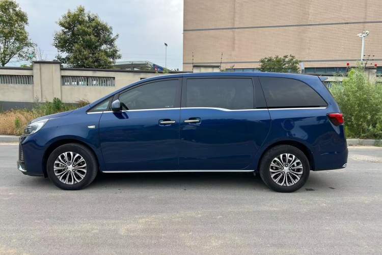 Used Buick GL8 2023 Land Business Class Smart Deluxe Model Exterior 2