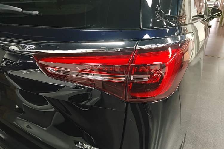 Used Buick GL8 2023 ES Lu Zun Deluxe Model Exterior 3