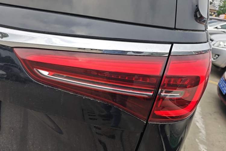 Used Buick GL8 2023 ES Lu Zun Deluxe Model Exterior 3
