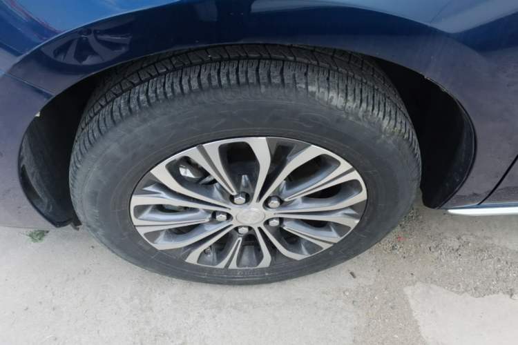 Used Buick GL8 2023 Land Executive Class Deluxe Model Exterior 4