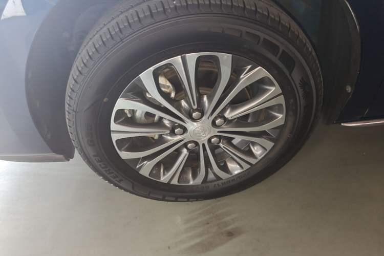 Used Buick GL8 2023 Land Executive Class 652T Luxury Model Exterior 4