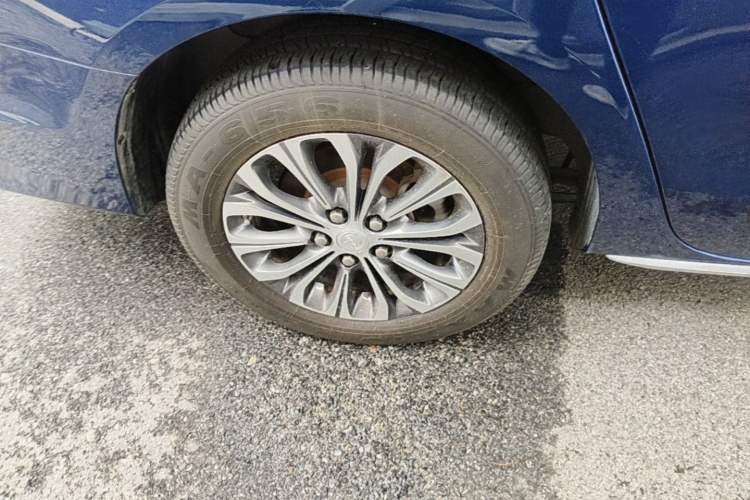 Used Buick GL8 2023 Land Executive Class 652T Luxury Model Exterior 5
