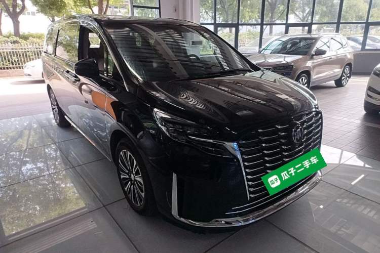 Used Buick GL8 2023 ES Lu Zun Luxury Model Front Right 45 Deg