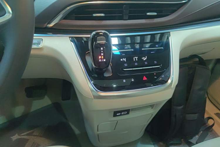 Used Buick GL8 2023 Land Executive Class Deluxe Model Gear Lever