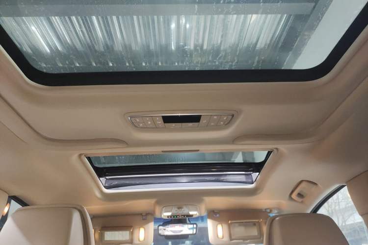 Used Buick GL8 2023 ES Lu Zun Flagship Model Headliner