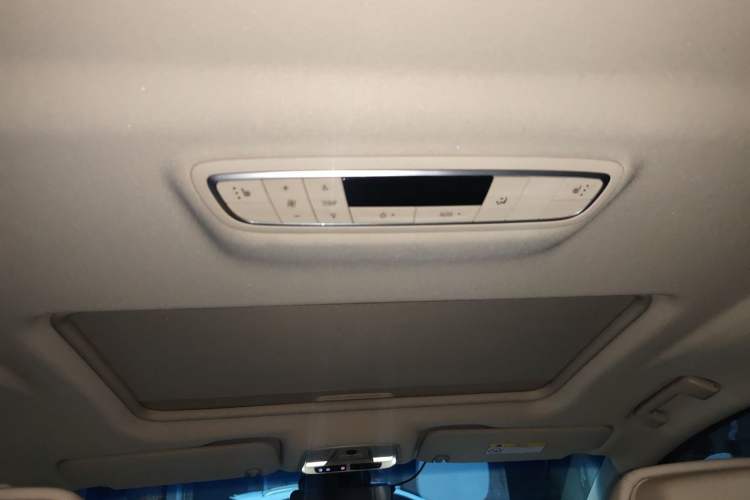Used Buick GL8 2023 ES Lu Zun Deluxe Model Headliner