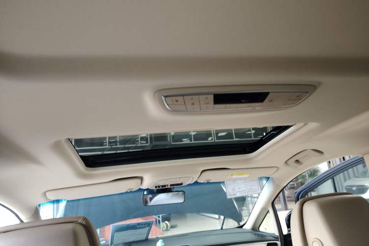 Used Buick GL8 2023 ES Lu Zun Deluxe Model Headliner