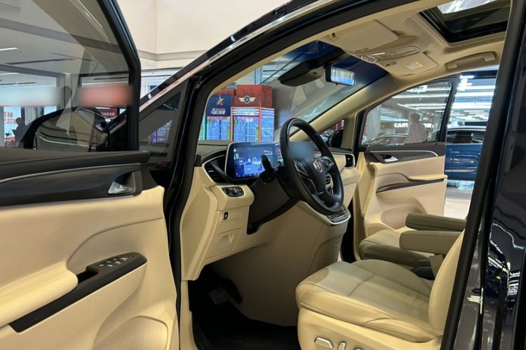 Used Buick GL8 2023 ES Lu Zun Deluxe Model Interior 1
