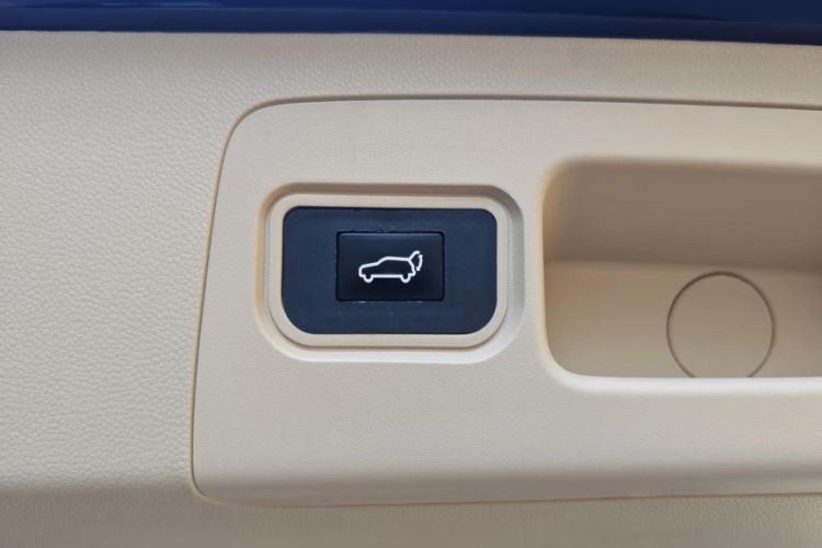 Used Buick GL8 2023 ES Lu Zun Deluxe Model Interior 1