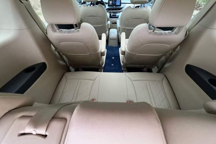 Used Buick GL8 2023 Land Business Class Smart Deluxe Model Interior 10
