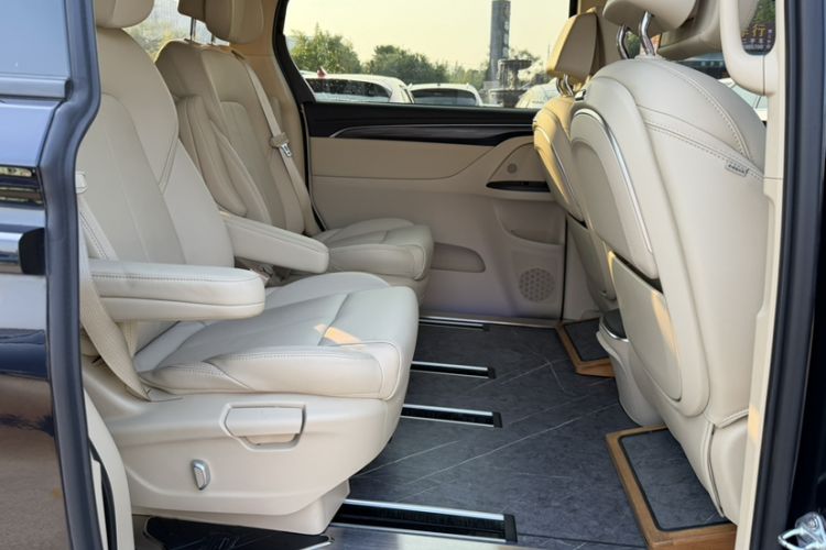Used Buick GL8 2023 ES Lu Zun Deluxe Model Interior 2