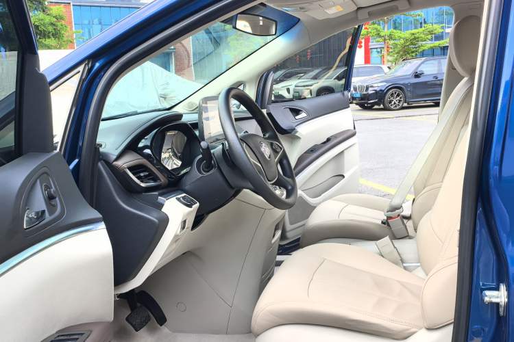 Used Buick GL8 2023 Land Executive Class Comfort Model Interior 2
