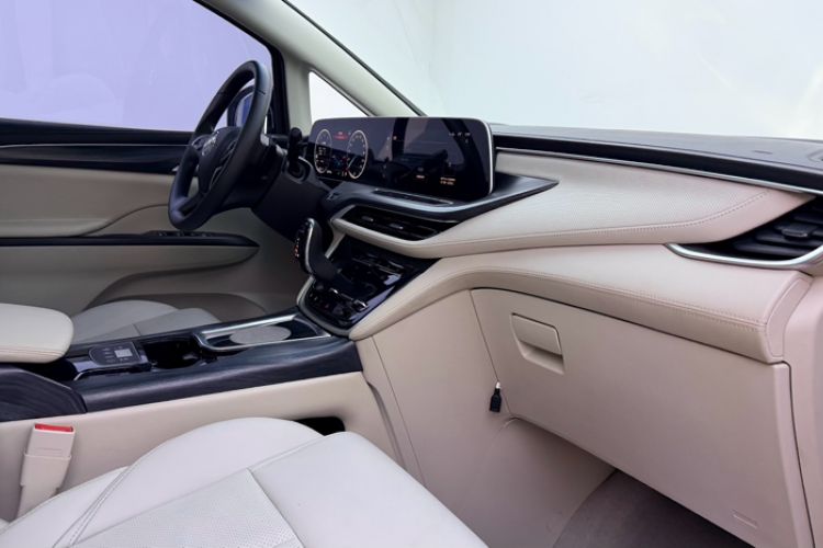 Used Buick GL8 2023 ES Lu Zun Comfort Model Interior 2