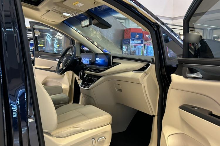 Used Buick GL8 2023 ES Lu Zun Deluxe Model Interior 4