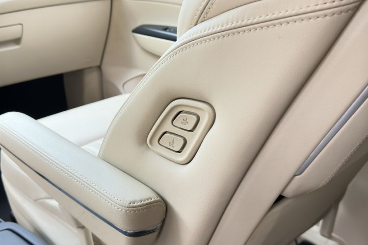 Used Buick GL8 2023 ES Lu Zun Luxury Model Interior 5